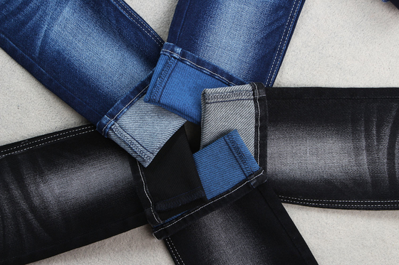 Покрашенная ткань 59" Twill джинсовой ткани простирания утка с черным голубым белым смешанным цветом в задней стороне