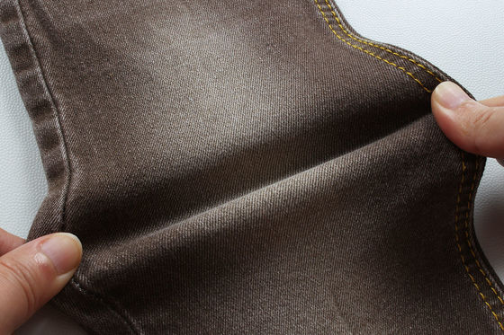 Хорошая цена Супер-коричневая джинсовая ткань для женщин мужчины джинсы низкая растяжка конкурентоспособная цена из Китая город Фошань онлайн